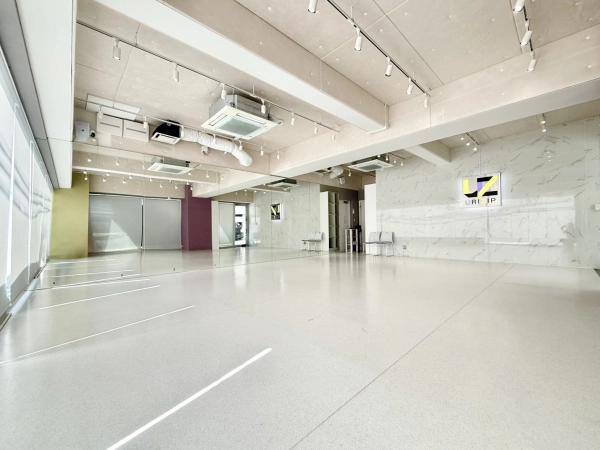 67㎡超の大型スタジオも！全10部屋から選べる大阪・東梅田のダンス拠点🔥